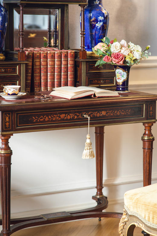独角鹿西洋古董法国出品路易十六风格鎏金装饰胡桃木精雕古典花叶纹细木镶嵌带镜写字桌古董家具 商品图5