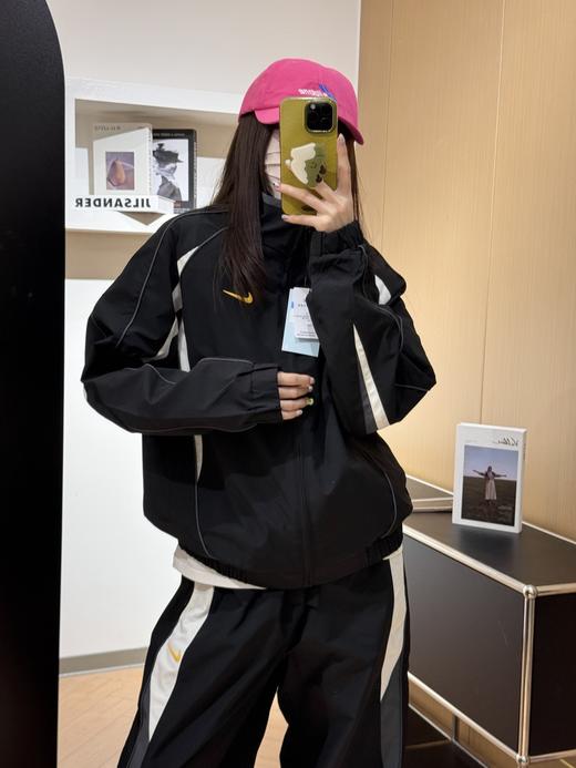 一店d  搞钩子全新梭织夹克➕裤子 𝐍𝐨𝐜𝐭𝐚 & 𝐧𝐢𝐤𝐞 巨巨巨🔥
街头的痞帅风在这一刻被重新演绎！！这才是真正的极简美学，刚柔并济的廓形诠释着不被定为的反叛魅力哈 商品图6