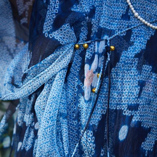 【林栖设计小店】浮云逸然|桑蚕丝优雅宽松百搭多色2026夏新款鱼子缬印花披肩1962011 商品图6