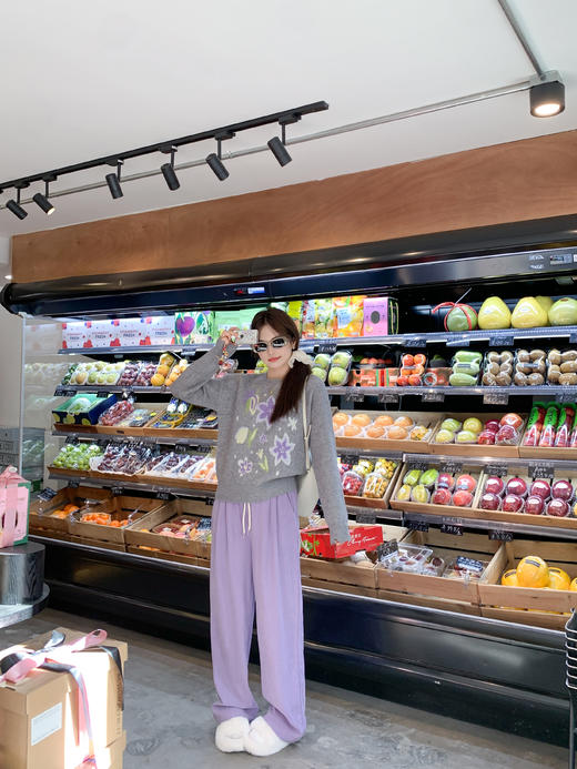 <曾小咸推荐>3.2现货秒杀！微信超特价！韩系灰色圆领毛衣 日常179.99 立减90 秒杀89.99！紫色加绒休闲裤 秒杀89.99！ 休闲裤（不加绒） 秒杀79.99！ 商品图5