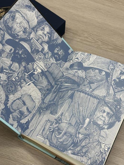 【梦境蓝山羊皮定制款】《爱丽丝漫游奇境与穿越镜中世界》书口三面鎏金+雕刻图案，赠送译者签名钤印书票 商品图4