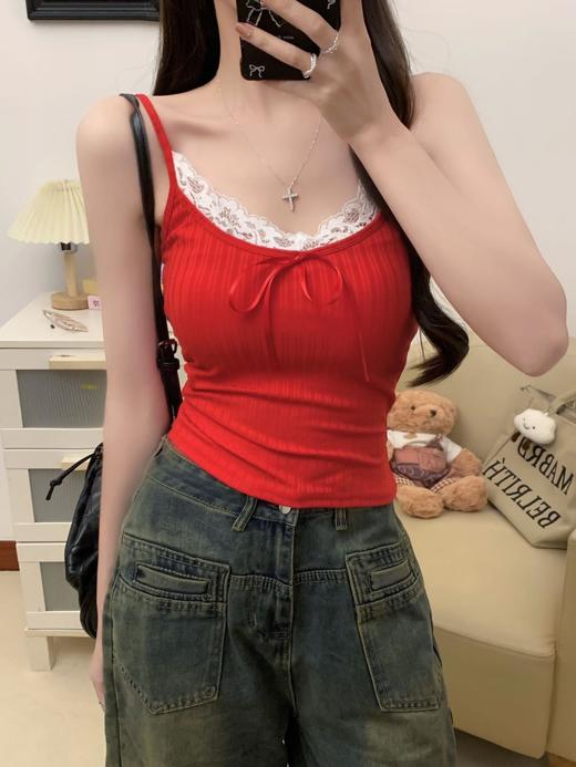 【纯欲风格❗️ 蕾丝拼接辣妹吊带背心】甜欲交织「自带柔焦滤镜」修身不紧绷，勾勒流畅腰线，单穿或叠穿都能藏住小肉肉，无痕打底内搭人棉亲肤显瘦上衣女L轻松拿捏纯欲天花板， 商品图3