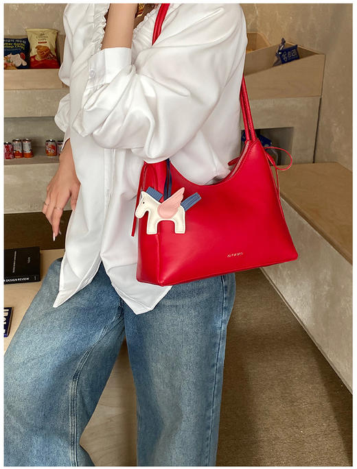 👏女神节礼物🎁的天花板🌷韩系氛围感直接拉满『安诺蓓德韩系简约ins时髦斜挎包』大小号双选🥰通勤出街全拿捏🤗 ✔让人眼前一亮 一眼就爱上的𝐡𝐨𝐛𝐨  商品图4