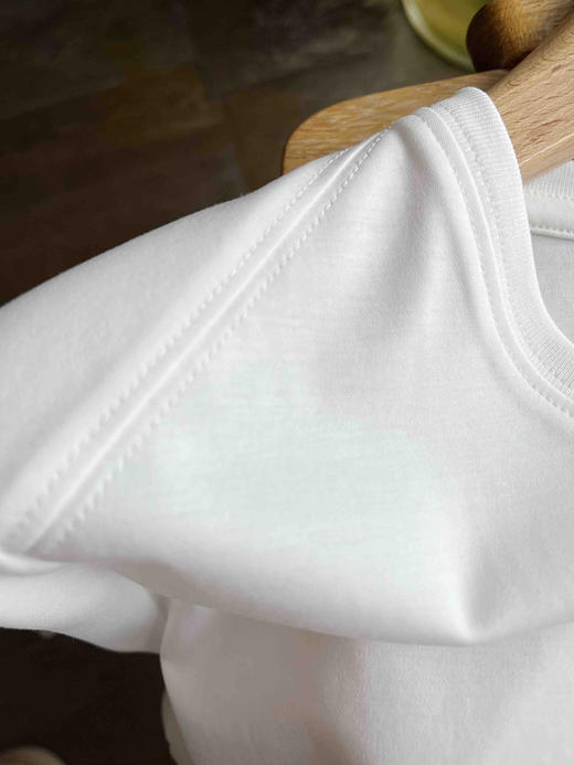 【一切刚刚好】噢蜜ooomeoo爱心刺绣白T“限时赠送真丝丝巾” 商品图9