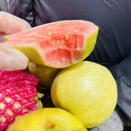 【小仙女百搭SS神果红心草莓芭乐】，硬吃香脆，软吃浓甜。吃起来像梨又像桃子·自带酸梅粉，蘸着更好吃～yami～～～ 商品图1