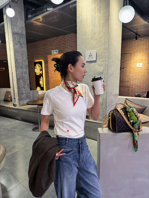 【一切刚刚好】噢蜜ooomeoo爱心刺绣白T“限时赠送真丝丝巾” 商品图1