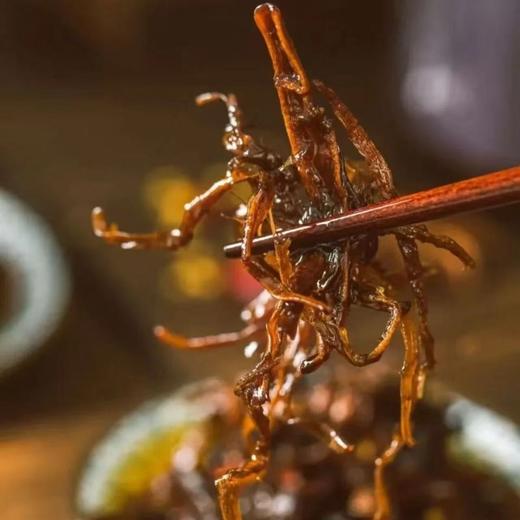 【油淋鸡枞菌】鲜到空口炫的拌饭酱❗云南大山里的美味，比肉还香，拌饭能炫三大碗！鸡枞丝不仅不硬不柴，而且鲜中带甜，吃到后面还会有一丝回甘~慢慢感受鸡枞丝鲜、香、嫩，菌香浓郁，越嚼越香 商品图0