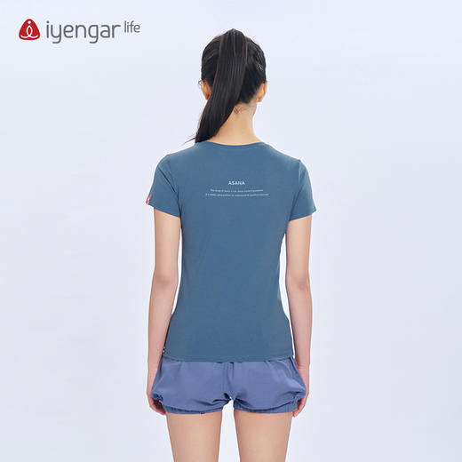 艾扬格 life C1219瑜伽英雄前屈女装T恤 短袖 细腻亲肤棉质面料 背部全译：体式的学习不在于掌握姿势，而是利用姿势来理解和转变自己。 商品图2