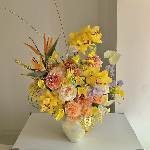 《鎏金年华》天堂鸟马蹄莲奶油桃子大花蕙兰掌跳舞兰瓶插花 商品图1