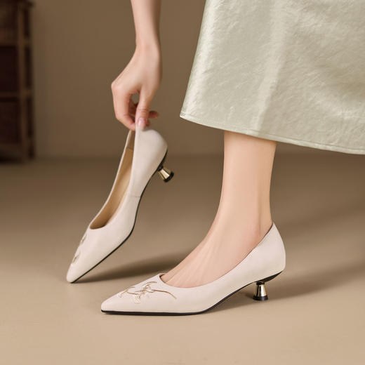 【预售5天】单鞋女巨好看法式复古气质浅口春季配裙子尖头系带黑白色NDXC&7279 商品图1