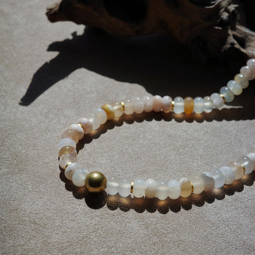 「暖樱」樱花玛瑙项链 | 总长约42cm 暖橙云白晕染玛瑙 厚重感黄铜圆珠 to me 天然石饰品 商品图2