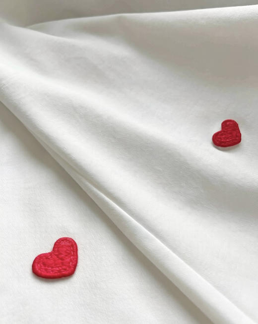 【一切刚刚好】噢蜜ooomeoo爱心刺绣白T“限时赠送真丝丝巾” 商品图7