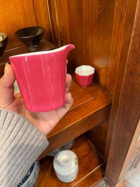 1400胭脂釉瓷公道杯