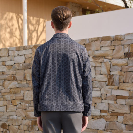 半身缘男装 春季休闲舒适字母印花经典翻领夹克261112M01310221 商品图4