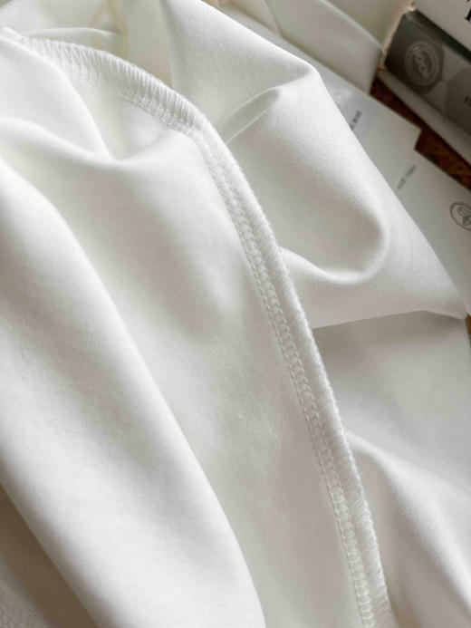 【一切刚刚好】噢蜜ooomeoo爱心刺绣白T“限时赠送真丝丝巾” 商品图14