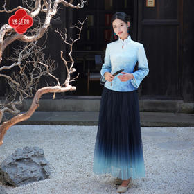 逸红颜《月凝》2026早春款植物染暗纹针织渐变花瓣领国风上衣女