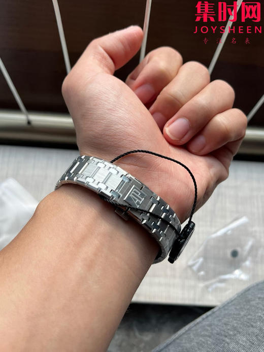 ZF爱彼AP皇家橡树系列 表径39MM的16202XT "JUMBO"超薄腕表 超轻钛壳钛金属 烟熏红面 渐变红 男士腕表 小手腕福音 商品图8