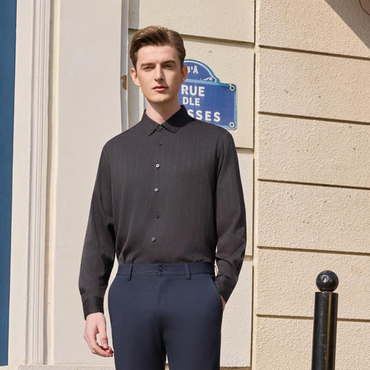 半身缘男装 春季垂感亲肤透气光影竖纹质感衬衫261312M01010201 商品图0