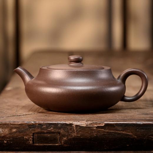 「磉盘」 黄龙山紫泥  作者：张顺英   180cc  宜兴紫砂 商品图0