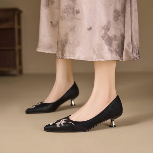 【预售5天】单鞋女巨好看法式复古气质浅口春季配裙子尖头系带黑白色NDXC&7279 商品图2