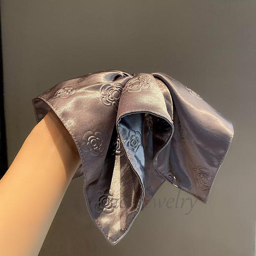 丁摩 高品质法式小香风气质珠光缎山茶花高级发圈时尚方巾肠圈发饰皮筋6ZF-5849 商品图3