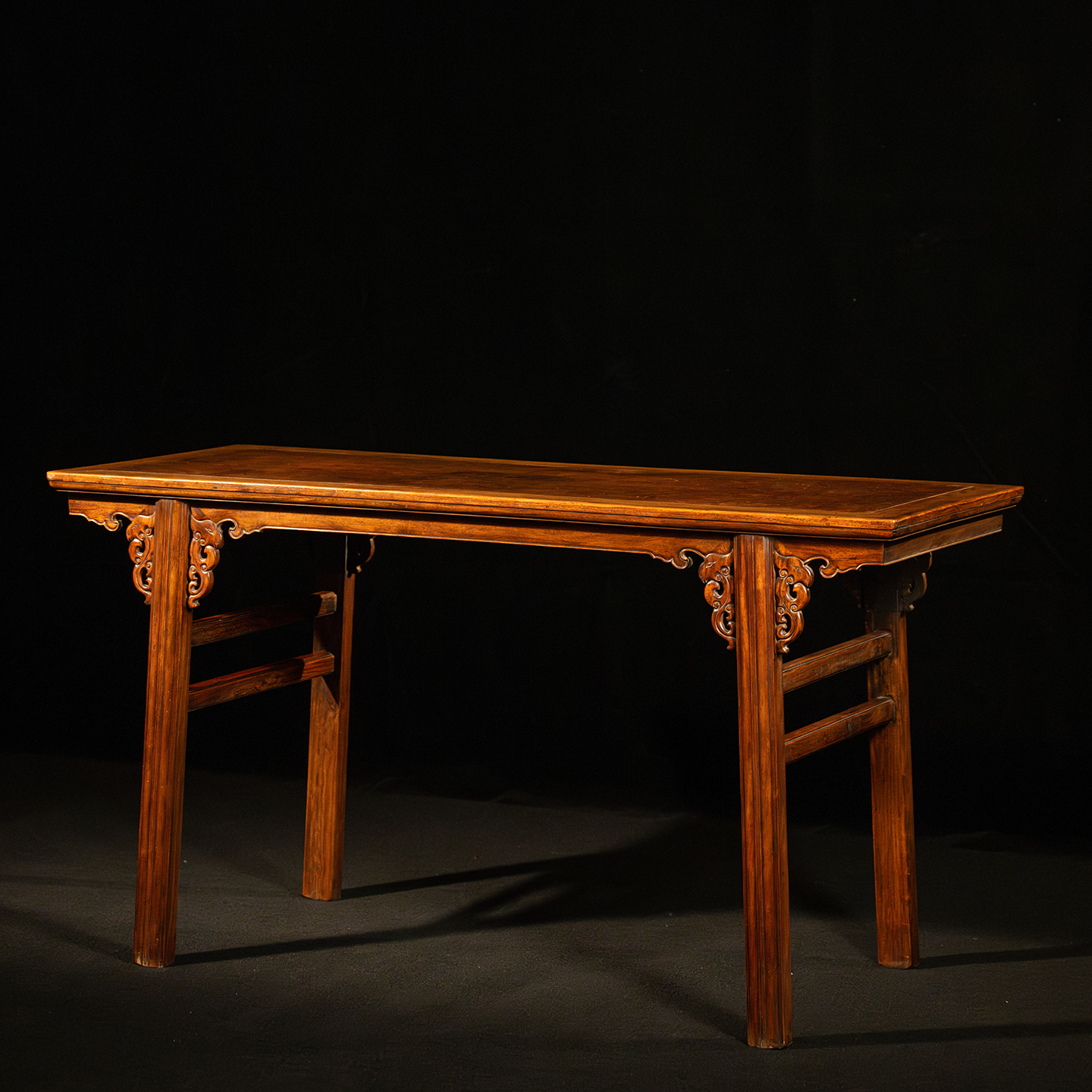 清	黄花梨镶瘿木夹头榫凤纹画案