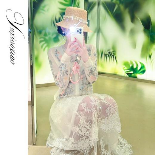 余潇潇【春野漫步】亲肤透气雅致纹样绣花缎面雪纺里布长款半裙 商品图2