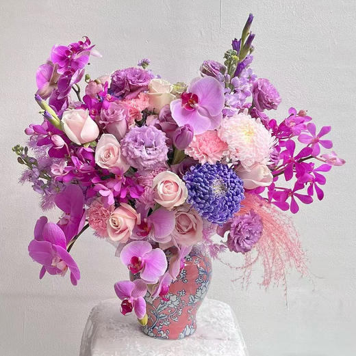 《紫霞仙子》蝴蝶兰郁金香胡姬兰千代兰牡丹菊玫瑰瓶插花 商品图0