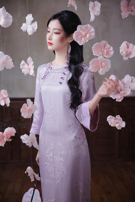 逸红颜明月优选#18姆米真丝旗袍『紫茜』重磅高定系列 气质桃花云纹真丝交织圆领旗袍 商品图0