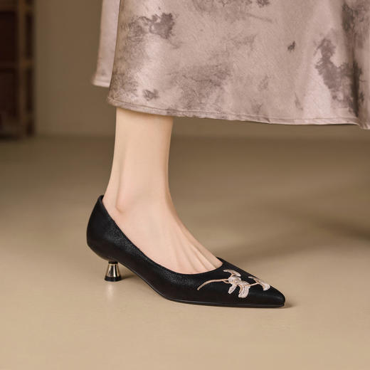 【预售5天】单鞋女巨好看法式复古气质浅口春季配裙子尖头系带黑白色NDXC&7279 商品图4