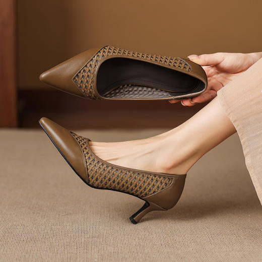 【预售5天】单鞋女士浅口巨好看配裙子复古风新款春季尖头高细跟编织镂空AJ&JL-967 商品图0