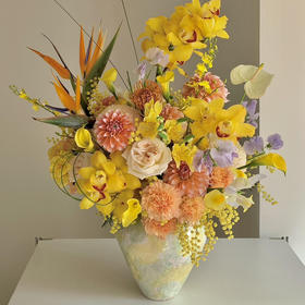 《鎏金年华》天堂鸟马蹄莲奶油桃子大花蕙兰掌跳舞兰瓶插花