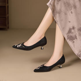 【预售5天】单鞋女巨好看法式复古气质浅口春季配裙子尖头系带黑白色NDXC&7279