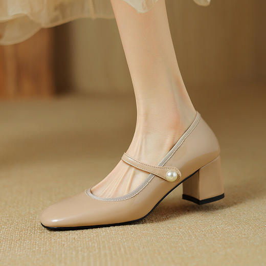 【预售5天】春夏新款单鞋女一字扣，带法式复古牛皮拼接粗跟女鞋DYJ&CM7804 商品图0