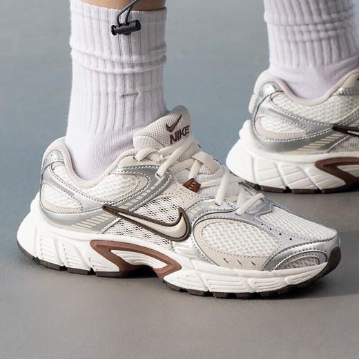 心选丨【奥莱直发】耐克Nike V5 RNR低帮跑步鞋 商品图4