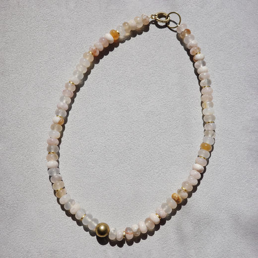 「暖樱」樱花玛瑙项链 | 总长约42cm 暖橙云白晕染玛瑙 厚重感黄铜圆珠 to me 天然石饰品 商品图6