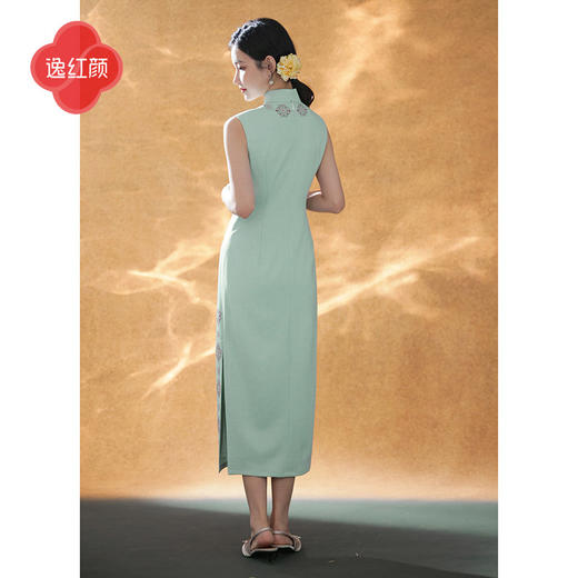 逸红颜《斓歌》2026夏新款微弹布纹敦煌宝相花刺绣修身无袖旗袍女 商品图3
