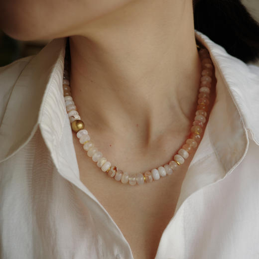 「暖樱」樱花玛瑙项链 | 总长约42cm 暖橙云白晕染玛瑙 厚重感黄铜圆珠 to me 天然石饰品 商品图0