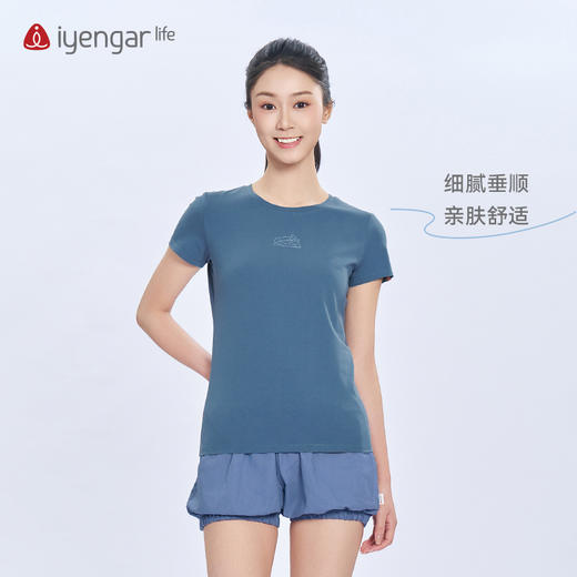 艾扬格 life C1219瑜伽英雄前屈女装T恤 短袖 细腻亲肤棉质面料 背部全译：体式的学习不在于掌握姿势，而是利用姿势来理解和转变自己。 商品图1