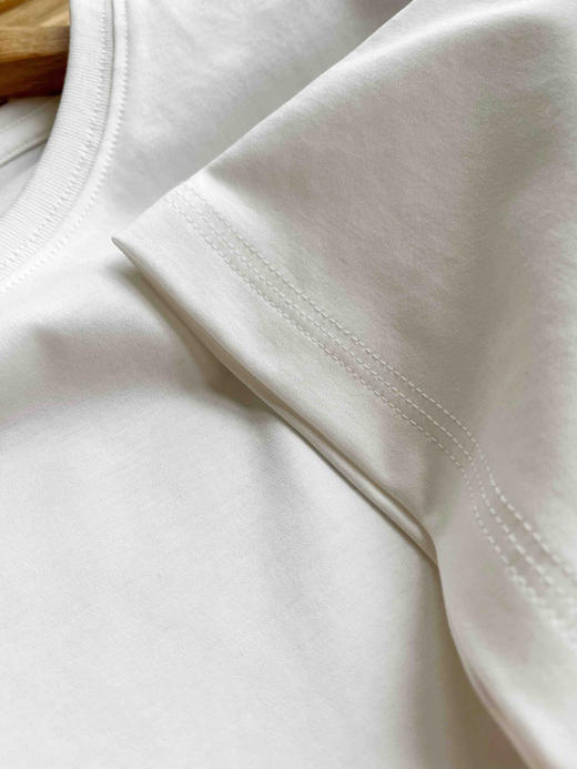 【一切刚刚好】噢蜜ooomeoo爱心刺绣白T“限时赠送真丝丝巾” 商品图10