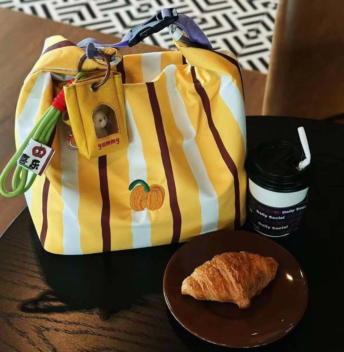 【2件起拍单拍不发，福利加购品不参与】Hugz 小众设计师系列 收纳袋/证件袋/饭盒袋/豆腐包/掌中宝/万能随行桶/单肩包