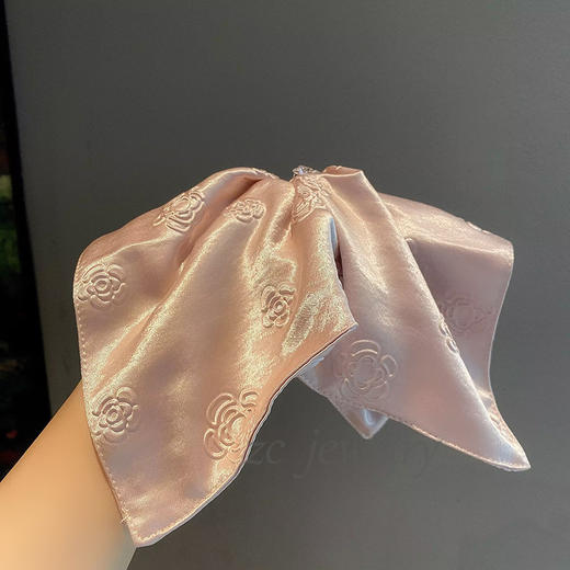 丁摩 高品质法式小香风气质珠光缎山茶花高级发圈时尚方巾肠圈发饰皮筋6ZF-5849 商品图1