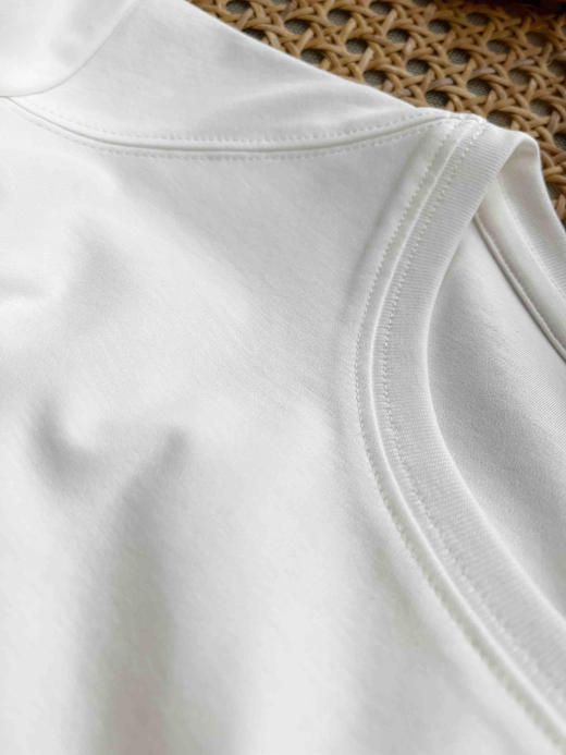 【一切刚刚好】噢蜜ooomeoo爱心刺绣白T“限时赠送真丝丝巾” 商品图8