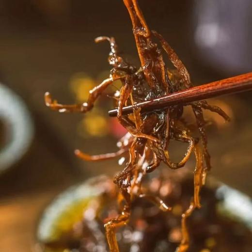 【油淋鸡枞菌】鲜到空口炫的拌饭酱❗云南大山里的美味，比肉还香，拌饭能炫三大碗！鸡枞丝不仅不硬不柴，而且鲜中带甜，吃到后面还会有一丝回甘~慢慢感受鸡枞丝鲜、香、嫩，菌香浓郁，越嚼越香 商品图0