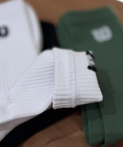 二店y 【发三双】运动党锁死！Wilson 纯色字母运动网球袜 商品图14