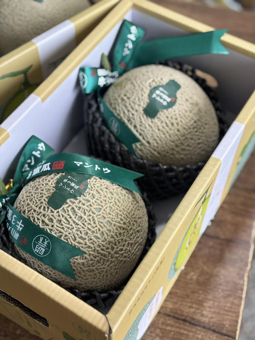 蜜蜂授粉牛三瓜空运而来，口感极好，常温放两天 底部微软 就可以用勺子挖来吃～ 商品图4