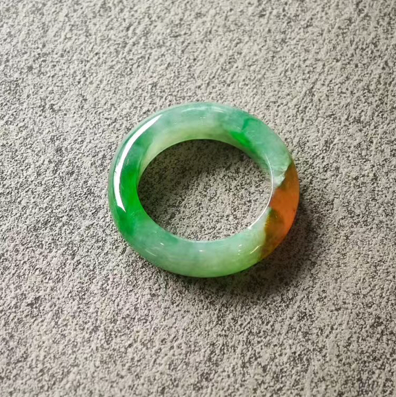 浓色黄加绿圈戒