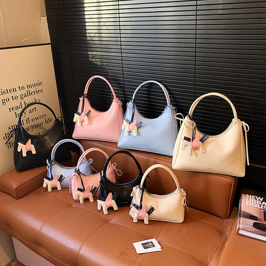 👏女神节礼物🎁的天花板🌷韩系氛围感直接拉满『安诺蓓德韩系简约ins时髦斜挎包』大小号双选🥰通勤出街全拿捏🤗 ✔让人眼前一亮 一眼就爱上的𝐡𝐨𝐛𝐨  商品图0