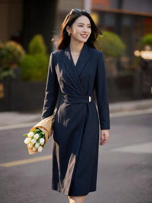 米思阳2026春季新款通勤高级感连衣裙藏蓝色褶皱亮线收腰裙子2747 商品图4