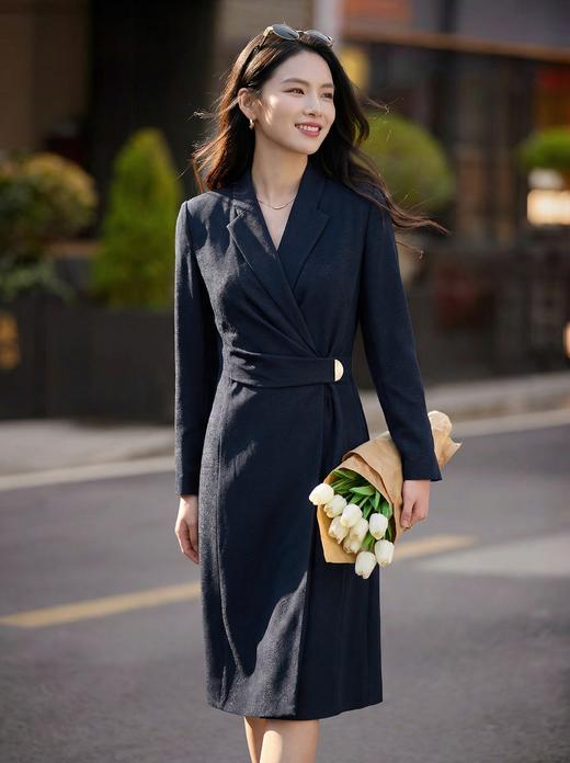 米思阳2026春季新款通勤高级感连衣裙藏蓝色褶皱亮线收腰裙子2747 商品图3